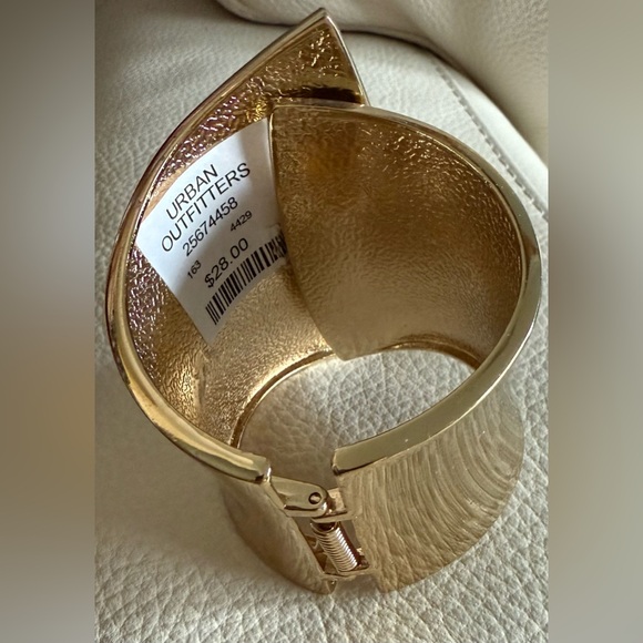 Urban Outfitters Geometric Gold Cuff Clamper Bracelet NWT - Picture 5 of 9